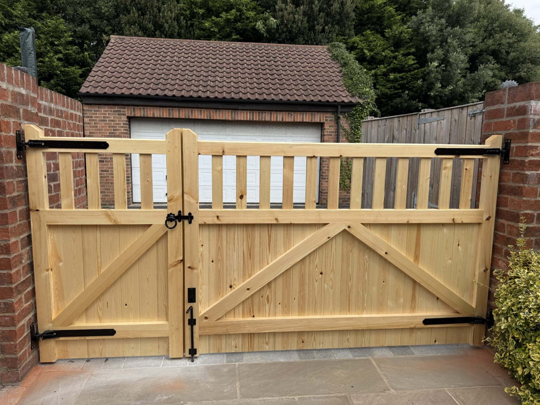 Timber Gates & Boundary Fencing